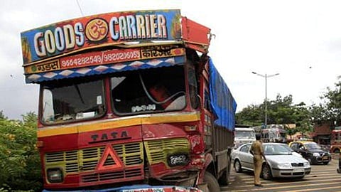 ദേശീയ പാതയില്‍ ട്രക്ക് വീട്ടിലേക്ക് പാഞ്ഞുകയറി; ഒരു കുടുംബത്തിലെ ആറ് പേര്‍ മരിച്ചു