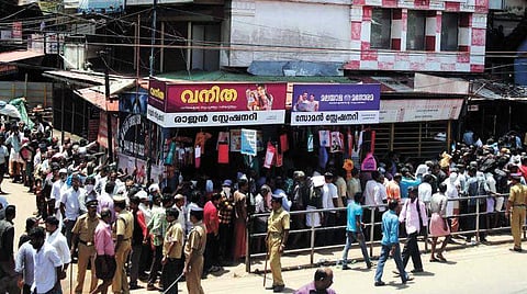 നിപ്പാ: ബീവറേജസ് തുറക്കാന്‍ ഭയന്ന് ജീവനക്കാര്‍; അവധി വേണമെന്നാവശ്യം 