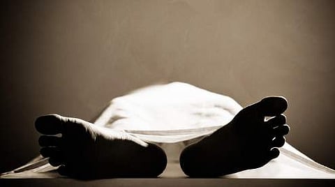 ഭര്‍ത്താവിനെ കൊലപ്പെടുത്തി കട്ടിലിനടിയില്‍ ഒളിപ്പിച്ചു; ദുര്‍ഗന്ധം സഹിക്കവയ്യാതെ യുവതി പൊലീസിനെ വിളിച്ചറിയിച്ചു