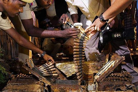 രാമേശ്വരത്ത് വന്‍ ആയുധ ശേഖരം മണ്ണിനടിയില്‍ ഒളിപ്പിച്ച നിലയില്‍; എല്‍ടിടിഇയുടേതാകാമെന്ന് പൊലീസ്‌ 