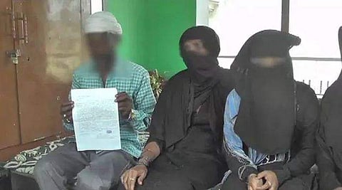 'പെണ്‍മക്കളെ രക്ഷിക്കണം, വീട്ടില്‍ പോലും ജീവിക്കാന്‍ പറ്റുന്നില്ല'; അടിയന്തര സുരക്ഷ നല്‍കണമെന്ന് ആവശ്യപ്പെട്ട് പ്രധാനമന്ത്രിക്കും യോഗി ആദിത്യനാഥിനും ഒരച്ഛന്റെ കത്ത്‌ 