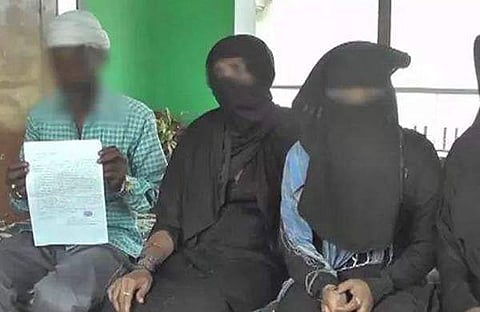 'പെണ്‍മക്കളെ രക്ഷിക്കണം, വീട്ടില്‍ പോലും ജീവിക്കാന്‍ പറ്റുന്നില്ല'; അടിയന്തര സുരക്ഷ നല്‍കണമെന്ന് ആവശ്യപ്പെട്ട് പ്രധാനമന്ത്രിക്കും യോഗി ആദിത്യനാഥിനും ഒരച്ഛന്റെ കത്ത്