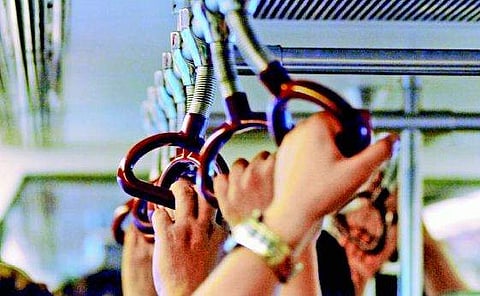 പ്രളയം തകര്‍ത്ത റോഡുകളില്‍ ബസ് സര്‍വീസ് തുടങ്ങി; ചൂരല്‍മല റൂട്ടില്‍ ഗതാഗതം പുനഃസ്ഥാപിച്ചു