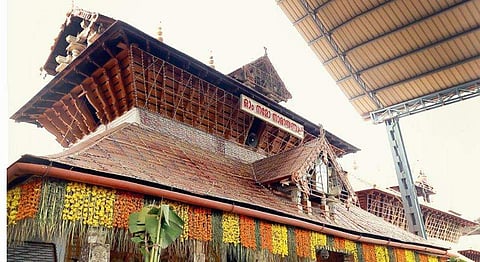 നിധിയില്ലെങ്കിലും സമ്പന്നന്‍ ഗുരുവായൂരപ്പന്‍ തന്നെ; മാസവരുമാനം പദ്മനാഭസ്വാമിയെക്കാളും ഇരട്ടി 