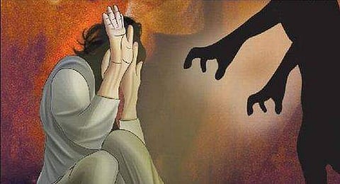 അമ്മയുടെ സുഹൃത്ത് പത്തുവയസ്സുകാരിയെ പീഡിപ്പിച്ച് ഗര്‍ഭിണിയാക്കി; ജീവപര്യന്തം തടവ്