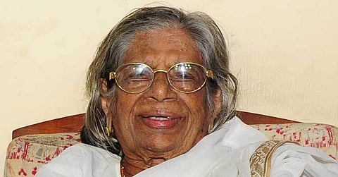 'എന്തിനാ പ്രായം തിരക്കുന്നത‌് എന്നെ കെട്ടാനാണോ?' ;  നൂറാം പിറന്നാൾ ആഘോഷത്തെ നർമ്മത്തിൽ മുക്കി കെ ആർ ​ഗൗരി