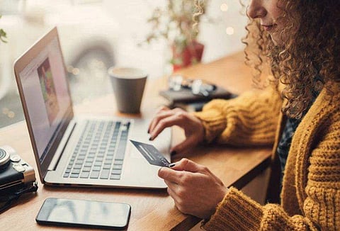 വിലകുറവും ഡിസ്‌കൗണ്ടുമല്ല, ബോംബാക്രമണവും ലൈംഗീക അതിക്രമങ്ങളുമാണ് ഇവരെ ഓണ്‍ലൈന്‍ ഉപഭോക്താക്കളാക്കിയത് 