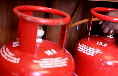 വീണ്ടും പാചക വാതകത്തിന്റെ വിലകൂട്ടി; വര്‍ധിപ്പിച്ചത് 2.71 രൂപ 