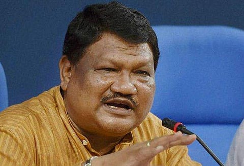 'നിങ്ങള്‍ മല്യയെ പോലെ സ്മാര്‍ട്ടാകൂ, അദ്ദേഹത്തെപ്പോലെ ബാങ്കിനെ സ്വാധീനിക്കൂ, ആരാണ് തടയുന്നത്?'; ആദിവാസികള്‍ക്ക് ഉപദേശവുമായി കേന്ദ്രമന്ത്രി