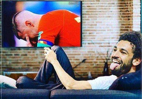 റാമോസ് കരയുന്നതിലും വലിയ സന്തോഷമില്ല, കാരണം സലയെ ഞങ്ങള്‍ മറന്നിട്ടില്ല; കര്‍മ ഫലമാണെന്ന് റാമോസിനോട് ആരാധകര്‍