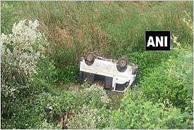 സ്‌കൂള്‍ബസ് 30 അടി താഴ്ചയിലേക്ക് മറിഞ്ഞ് നിരവധി പേര്‍ക്ക് പരിക്ക്