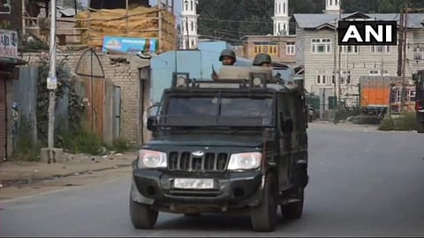 കുൽ​ഗാമിൽ ഏറ്റുമുട്ടൽ : മൂന്നു ഭീകരരെ സൈന്യം വധിച്ചു, തെരച്ചിൽ തുടരുന്നു