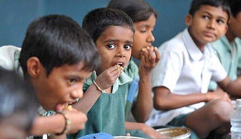 ഈ വർഷം മുതൽ സ്കൂൾ ഉച്ചഭക്ഷണത്തിൽ അച്ചാറും രസവും വേണ്ട; നിർദ്ദേശവുമായി വിദ്യാഭ്യാസവകുപ്പ് 