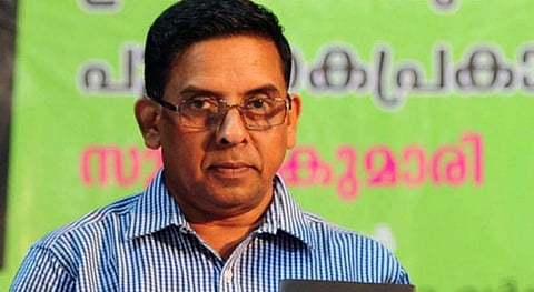 പ്രഭാവര്‍മക്കെതിരെയും ഹിന്ദുത്വവാദികളുടെ ഭീഷണി; സംഘപരിവാര്‍ ഭീഷണിയുടെ കത്തി മടക്കി പോക്കറ്റില്‍ വെച്ചാല്‍ മതിയെന്ന് കവി 