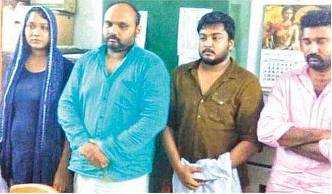 എഞ്ചിനീയറെ ഹണിട്രാപ്പില്‍ കുടുക്കി പണം തട്ടാന്‍ ശ്രമം ; യുവതി അടക്കം പിടിയില്‍