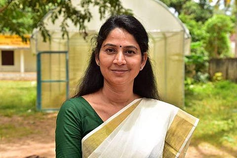 ഭരണപക്ഷ എംഎല്‍എ ആയിട്ടും തനിക്ക് ഒന്നും ചെയ്യാന്‍ കഴിയുന്നില്ല; പൊതുവേദിയില്‍ പൊട്ടിക്കരഞ്ഞ് പ്രതിഭാ ഹരി