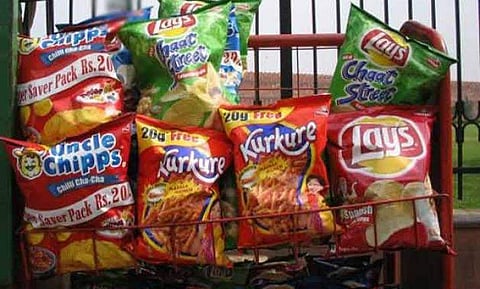  'കുര്‍ക്കുറെ'യിലെ പ്ലാസ്റ്റിക് ,ഫേസ്ബുക്കിനെയും ട്വിറ്ററിനെയും കോടതി കയറ്റി പെപ്‌സികോ; ഉള്ളടക്കം നീക്കം ചെയ്യാന്‍ നിര്‍ദ്ദേശം