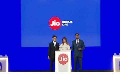 ഇന്റര്‍നെറ്റ് വേഗം നൂറിരട്ടി വര്‍ധിക്കും, ജിയോ ജിഗാ ഫൈബര്‍ വരുന്നു; പുതിയ ടെലികോം വിപ്ലവത്തിന് റിലയന്‍സ്