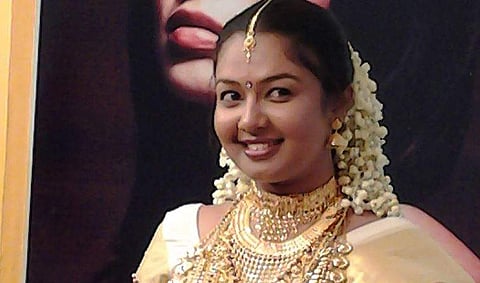 കള്ളനോട്ട് കേസ്: സീരിയല്‍ നടിക്കും കുടുംബത്തിനും രാഷ്ട്രീയക്കാരുമായി അടുത്ത ബന്ധം; ചിലരുടെ സന്ദര്‍ശനം പതിവെന്നും പൊലീസ്