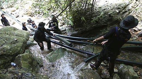 ഇടുങ്ങിയ ടണല്‍, ഇരുട്ട്, മഴ, പേടി...; ഈ കുട്ടികള്‍ക്ക് ഗുഹയില്‍ നിന്ന് പുറത്തുകടക്കാന്‍ ഇവയെല്ലാം മറികടക്കണം