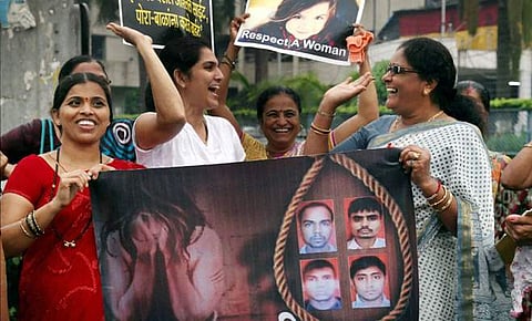 നിർഭയ കൂട്ടബലാൽസം​ഗം : പു​നഃ​പ​രി​ശോ​ധ​ന ഹ​ർജിയിൽ വി​ധി ഇന്ന് ; വധശിക്ഷയിൽ കുറഞ്ഞ ശിക്ഷ അംഗീകരിക്കാനാവില്ലെന്ന് പെൺകുട്ടിയുടെ അമ്മ