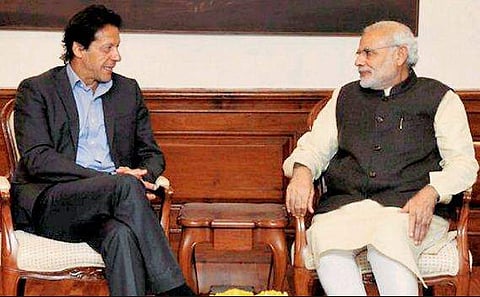 മോദിയെ ക്ഷണിച്ചിട്ടില്ല; അമീര്‍ഖാനും കപിലിനും ഗവാസ്‌കര്‍ക്കും ഇമ്രാന്റെ സത്യപ്രതിജ്ഞാ ചടങ്ങിലേക്ക് ക്ഷണം