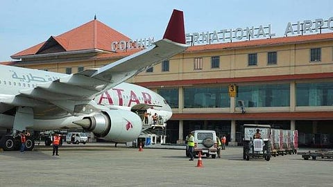 നെടുമ്പാശ്ശേരി വഴി വീണ്ടും സ്വര്‍ണക്കടത്ത്; പിടികൂടിയത് 2200 ഗ്രാം സ്വര്‍ണം