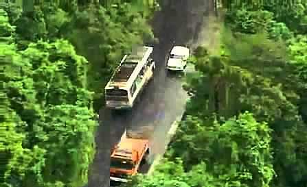 കുറ്റിയാടി ചുരത്തില്‍ ഗതാഗതം നിരോധിച്ചു; ഒന്‍പതാം വളവില്‍ വിള്ളല്‍, ദുരിതാശ്വാസ ക്യാമ്പുകളില്‍ ഏഴായിരം പേര്‍