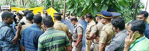 നാല് മൃതദേഹങ്ങള്‍ കുഴിച്ചുമൂടിയത് രണ്ടരയടിക്കുഴിയില്‍; കൊലപാതകത്തിന് കാരണം മന്ത്രവാദമോ?