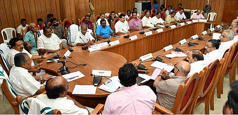 പ്രത്യേക പാക്കേജ് വേണമെന്ന് സര്‍വകക്ഷിയോഗം; പുനര്‍നിര്‍മ്മാണപ്രവര്‍ത്തനത്തില്‍ ഒരുമിച്ച് നില്‍ക്കും