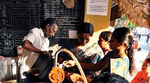 കാര്‍ഡ് നഷ്ടപ്പെട്ടവര്‍ക്കും റേഷന്‍ നല്‍കും; റേഷന്‍ കടകളിലെ പകരം സംവിധാനങ്ങള്‍ ഇങ്ങനെ