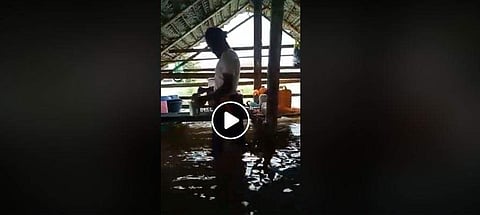 മുട്ടോളം വെള്ളത്തില്‍ ചായക്കട നടത്തി കരീമിക്ക; നമ്മള്‍ ജീവിതം തിരികെപ്പിടിക്കുന്നത് ഇങ്ങനെയൊക്കെയാണ്(വീഡിയേ)