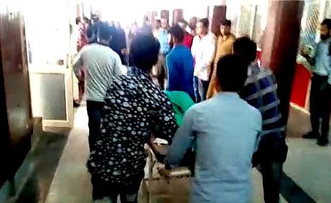 കശ്മീരില്‍ ഭീകരാക്രമണം : നാലു പൊലീസുകാര്‍ കൊല്ലപ്പെട്ടു