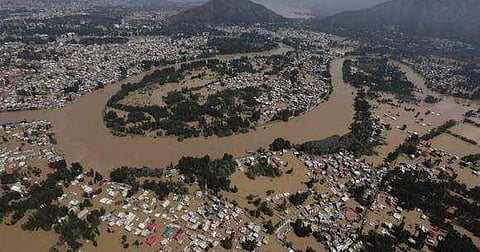മുഖ്യമന്ത്രിയെ തള്ളി അഡീഷണല്‍ ചീഫ് സെ്ക്രട്ടറി: ദുരിതാശ്വാസം രണ്ട് ദിവസം വീടുകളില്‍ വെള്ളം കയറിയവര്‍ക്ക് മാത്രം; ധനസഹായവിതരണം ഒരാഴ്ചയ്ക്കകം പൂര്‍ത്തിയാക്കും