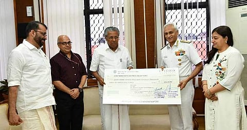 പ്രളയം: സഹായ ഹസ്തവുമായി ഇന്ത്യന്‍ നേവി: 8.92 കോടി ദുരിതാശ്വാസനിധിയിലേക്ക്