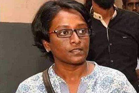 'ഓഖിയെ കുറിച്ച് ഡോക്യുമെന്ററിയെടുത്തതിന് പൊലീസ് വേട്ടയാടുന്നു'; സര്‍ക്കാരിന്റെ വീഴ്ച മറയ്ക്കാനാണ് കേസെന്നും ദിവ്യാഭാരതി