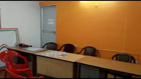 കോണ്‍ഗ്രസിന്റെ മീഡിയാ റൂം കാവി ; വിമര്‍ശനം കനത്തു, ഒറ്റരാത്രി കൊണ്ട് വെള്ളപൂശി