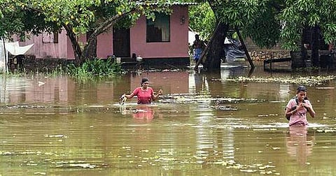 മഴക്കെടുതി : മുഖ്യമന്ത്രി വിളിച്ച അവലോകനയോഗം ആലപ്പുഴയില്‍ തുടങ്ങി ; പ്രതിപക്ഷം ബഹിഷ്‌കരിച്ചു, നടപടി രാഷ്ട്രീയപാപ്പരത്തമെന്ന് മന്ത്രി ജി സുധാകരന്‍