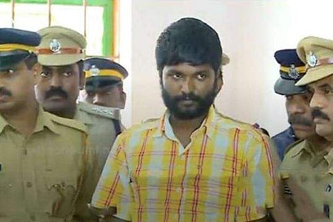 കൂട്ടക്കൊല നടത്താന്‍ സമയം ഗണിച്ചു നല്‍കിയത് ജ്യോത്സ്യന്‍; പ്രതിയാവുമെന്ന് പൊലീസ്, സ്വര്‍ണം പണയം വയ്ക്കാന്‍ സഹായിച്ചയാളും കുടുങ്ങും