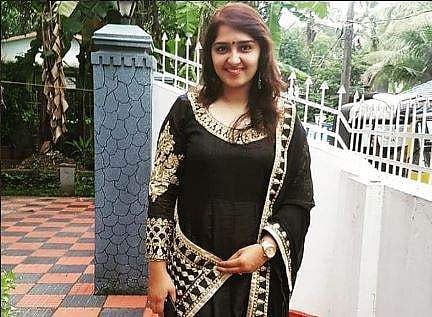 'മാട്രിമോണിയില്‍ ഇടാനുള്ള ഫോട്ടം റെഡി: പക്ഷേ കല്യാണം എന്നൊന്നും പറഞ്ഞ് വന്നേക്കരുത്'