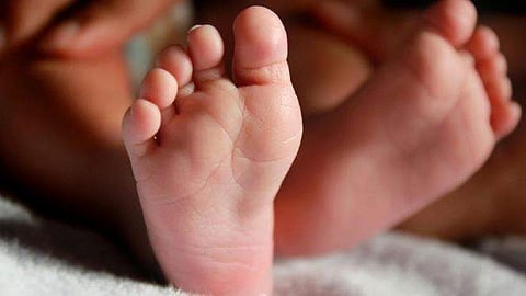 പിണങ്ങി നിന്ന ഭാര്യയെ സന്തോഷിപ്പിക്കാന്‍ ആറ് മാസം പ്രായമായ കുഞ്ഞിനെ സമ്മാനിച്ചു; കുഞ്ഞിനെ കിട്ടിയത് എവിടെനിന്നെന്ന് അറിയാതെ പൊലീസ്