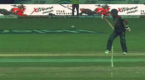 ഒറ്റ കൈ കൊണ്ട് ബാറ്റ് ചെയ്തത് എന്തിന്? ആ നിമിഷം വെളിപ്പെടുത്തി തമീം