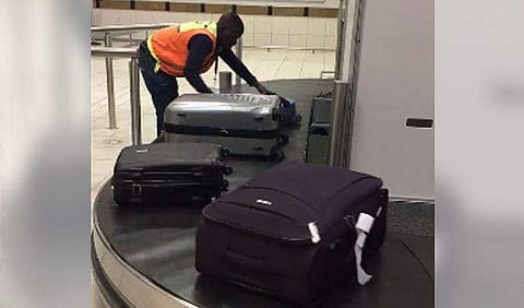 എത്ര രൂപയ്ക്ക് വേണമെങ്കിലും ബെറ്റ് വയ്ക്കാം, എഫ്രെയിമിനെ പോലൊരു ജീവനക്കാരനെ ഒരു എയര്‍പോര്‍ട്ടിലും കണ്ടിട്ടുണ്ടാകില്ല; വൈറലായി വീഡിയോ 