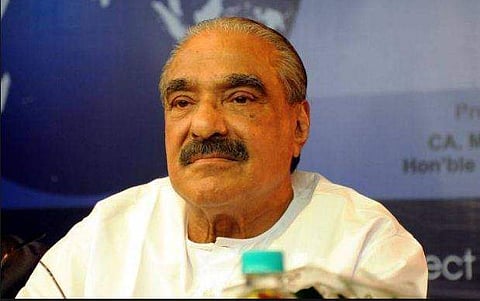 ബാര്‍കോഴക്കേസില്‍ കെ എം മാണിക്ക് തിരിച്ചടി ; വിജിലന്‍സ് റിപ്പോര്‍ട്ട് കോടതി തള്ളി, തുടരന്വേഷണത്തിന് അനുമതി തേടണം