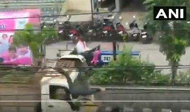 മരണം തൊട്ടുമുന്നില്‍, യുവാവിന്റെ അത്ഭുത രക്ഷപ്പെടല്‍ വീഡിയോ വൈറല്‍