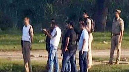 ഏറ്റുമുട്ടല്‍ കൊല 'കാണാന്‍' മാധ്യമ പ്രവര്‍ത്തകരെ ക്ഷണിച്ച് പൊലീസ് ; രണ്ട് പേരെ വെടിവച്ചു കൊന്നു( വീഡിയോ)