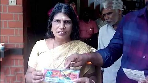 രാത്രി ഉറങ്ങാതെ കഴിച്ചുകൂട്ടി; ആരെങ്കിലും വന്ന് എന്തെങ്കിലും ചെയ്താലോ; കോടീശ്വരിയായതിന്റെ അമ്പരപ്പ് മാറാതെ വത്സല