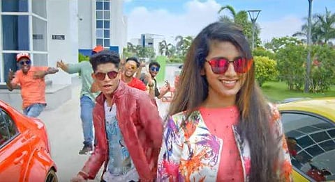 പത്ത് മണിക്കൂറില്‍ രണ്ടര ലക്ഷം ഡിസ് ലൈക്ക്, പുത്തന്‍ റെക്കോഡിട്ട് അഡാര്‍ ലൈവിലെ ഫ്രീക്ക് പെണ്ണേ സോങ്; പ്രോത്സാഹനത്തിന് നന്ദി പറഞ്ഞ് ഒമര്‍ ലുലു