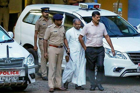 'എപ്പോഴാ പോകുക': വന്നപ്പോഴേ ചോദിച്ചു, ചോദ്യം ചെയ്യലിനിടയില്‍ പുരോഹിത വസ്ത്രങ്ങള്‍ ഊരിമാറ്റി; മൂന്നാംദിവസം ഫ്രാങ്കോ എത്തിയത് അറസ്റ്റ് ഉറപ്പിച്ച്‌