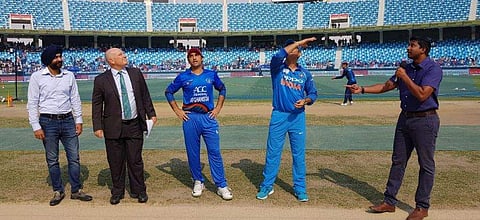 ആദ്യം അഫ്ഗാനിസ്ഥാന്റെ ബാറ്റിങ്‌, ഇന്ത്യയെ ധോനി നയിക്കുന്നു